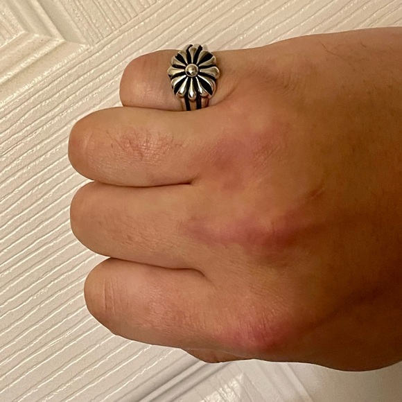 Vintage Style Ring Engraved Elegant Flower Hearts - Goth-Chrome - Rock adjustble - Picture 4 of 4